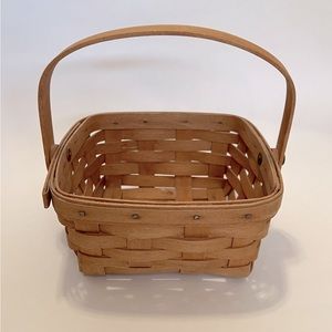 Longaberger Basket w/ Wooden (moveable) Handle